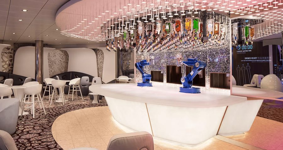Bionic Bar с роботами-барменами на Wonder of the Seas