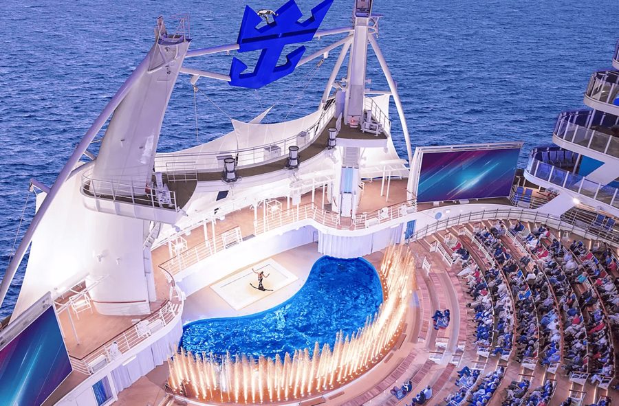 Акватеатр под открытым небом на Wonder of the Seas